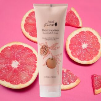 Silkemyk kroppskrem med rosa grapefrukt som gir fukt, glød og antialdring. Kakao- og avokadosmør, aloe vera og vitamin C for myk og smidig hud.