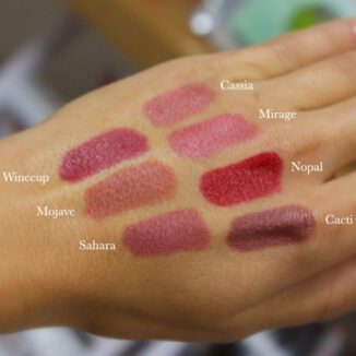 Matt leppestift med lang holdbarhet, høy pigmentering og pleiende formula.