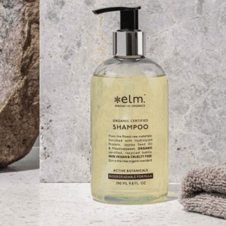 økologisk shampoo med naturens fineste råvarer: Hydrolysert Protein, Økologisk Jojobaolje, Økologisk Engsøt og Økologisk Aloe Vera.