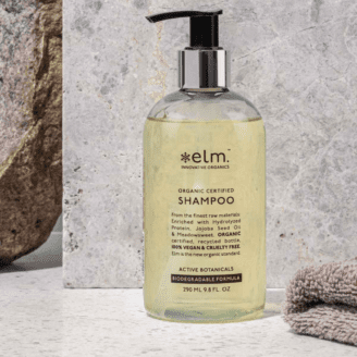 økologisk shampoo med naturens fineste råvarer: Hydrolysert Protein, Økologisk Jojobaolje, Økologisk Engsøt og Økologisk Aloe Vera.