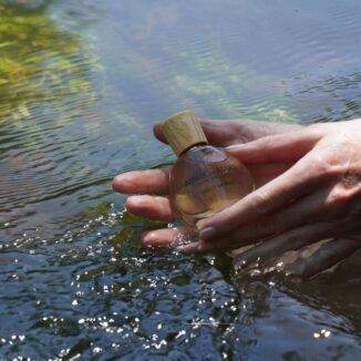 Douce Ophélia – en naturlig parfyme med duft av fiken, sandeltre og bergamott. Vegansk, Cosmos Natural-sertifisert og laget i Frankrike.