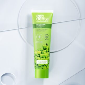 Whitening toothpaste with bergamot and lime motvirker misfarging av tennene.