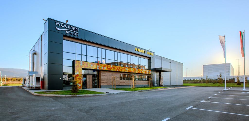 Wooden Spoon smart hive hovedkvarter i SOFia BUlgaria, europas største naturlig solkrem produsent.