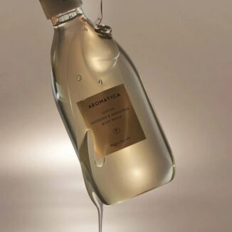 Avslappende kroppssåpe med lavendel og marjoram. Aromaterapeutisk body wash som renser huden og gir ro og velvære i dusjen.