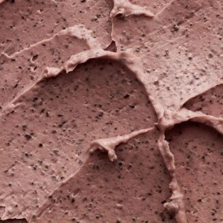 Fuktighetsgivende leiremaske som absorberer talg og renser porene. Med rød bønne-ekstrakt for klarere hud og frisk følelse.