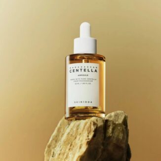 Beroligende serum med Centella Asiatica som gir fukt, roer ned hud i ubalanse og styrker hudbarrieren. Ideell for sensitiv og irritert hud.